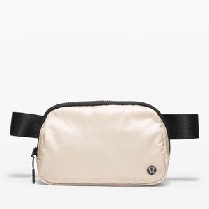 Lululemon Everywhere Belt Bag 1L White Opal/Black